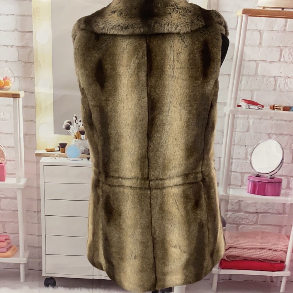 Ellen Tracy Faux Fur Vest Size-Small - Picture 3 of 6